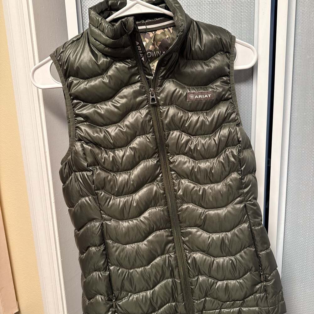Ariat Women's Ideal Down Vest in Iridescent Banyan Bark with Camo Print Lining